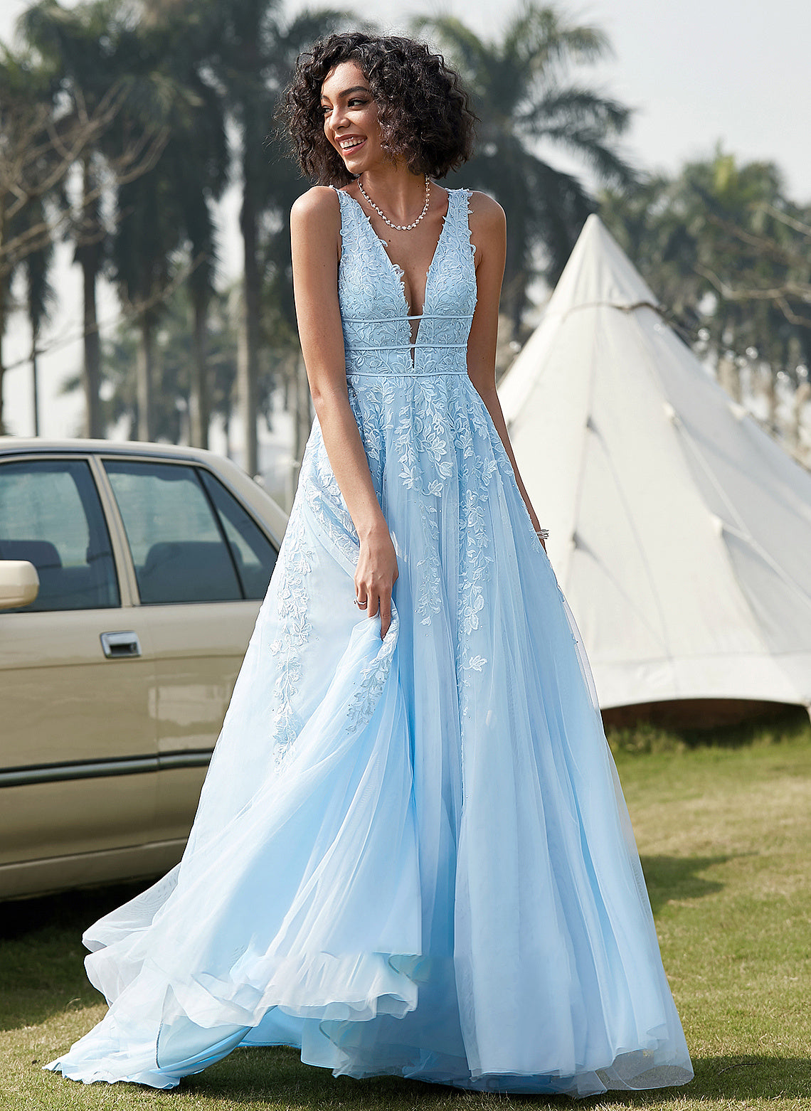 Ball-Gown/Princess With Tulle Sweep V-neck Beading Prom Dresses Giselle Train Lace